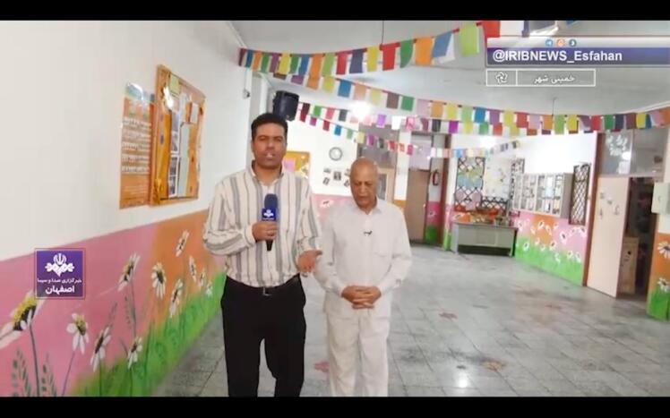 ببینید/راویت احمدرضا عظیمی؛ خبرنگار صدا و سیمای اصفهان از سال‌ها خدمت عاشقانه محمدتقی داورپناه که تا امروز بیش از ۲۵۰ مدرسه به نوباوگان وطن اهدا کرده است